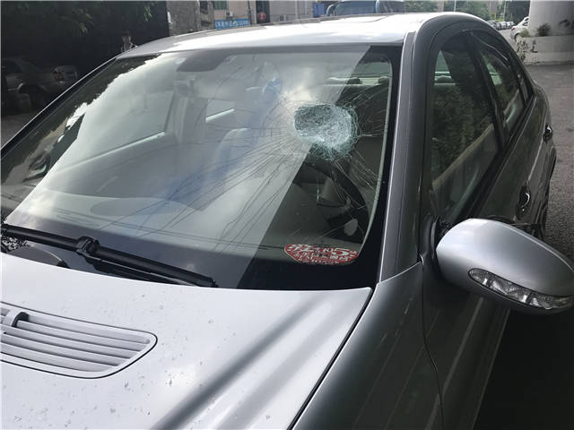 冰雹砸下来的时候,我的车到底该怎么办 冰雹砸下来的时候,我的车到底该怎么办