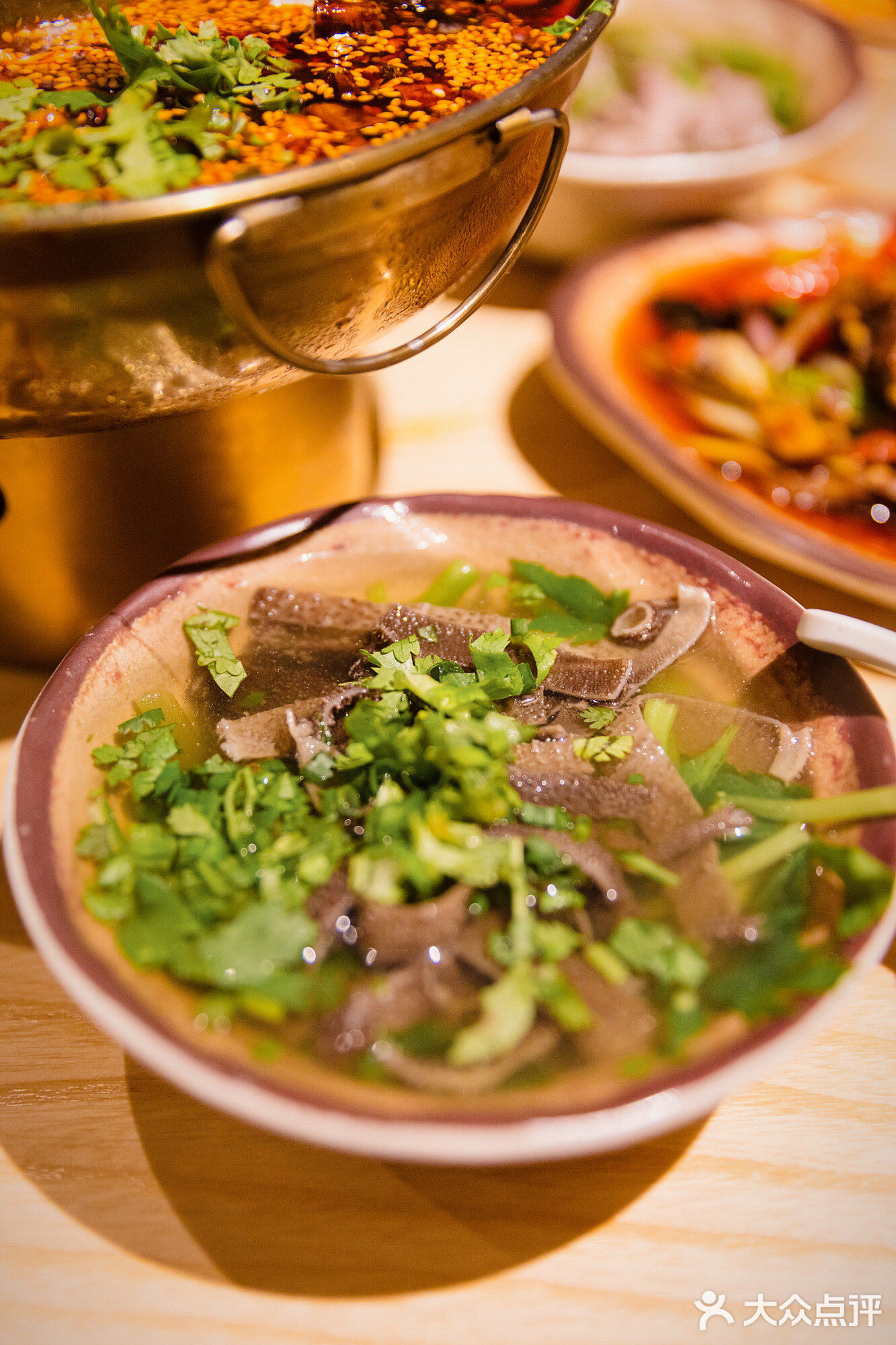 下了飞机就想去吃跷脚牛肉？成都机场到乐山，这么走就对了